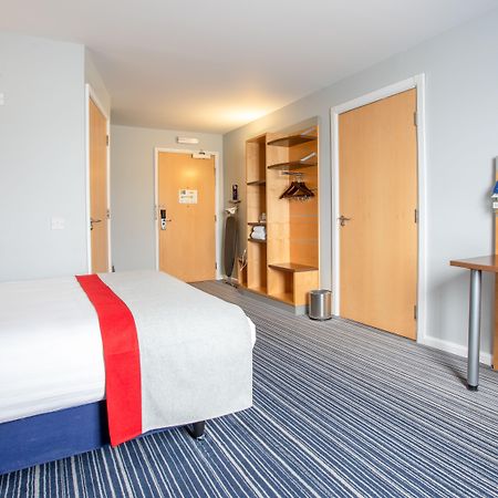 Holiday Inn Express Dunfermline By Ihg Exterior foto