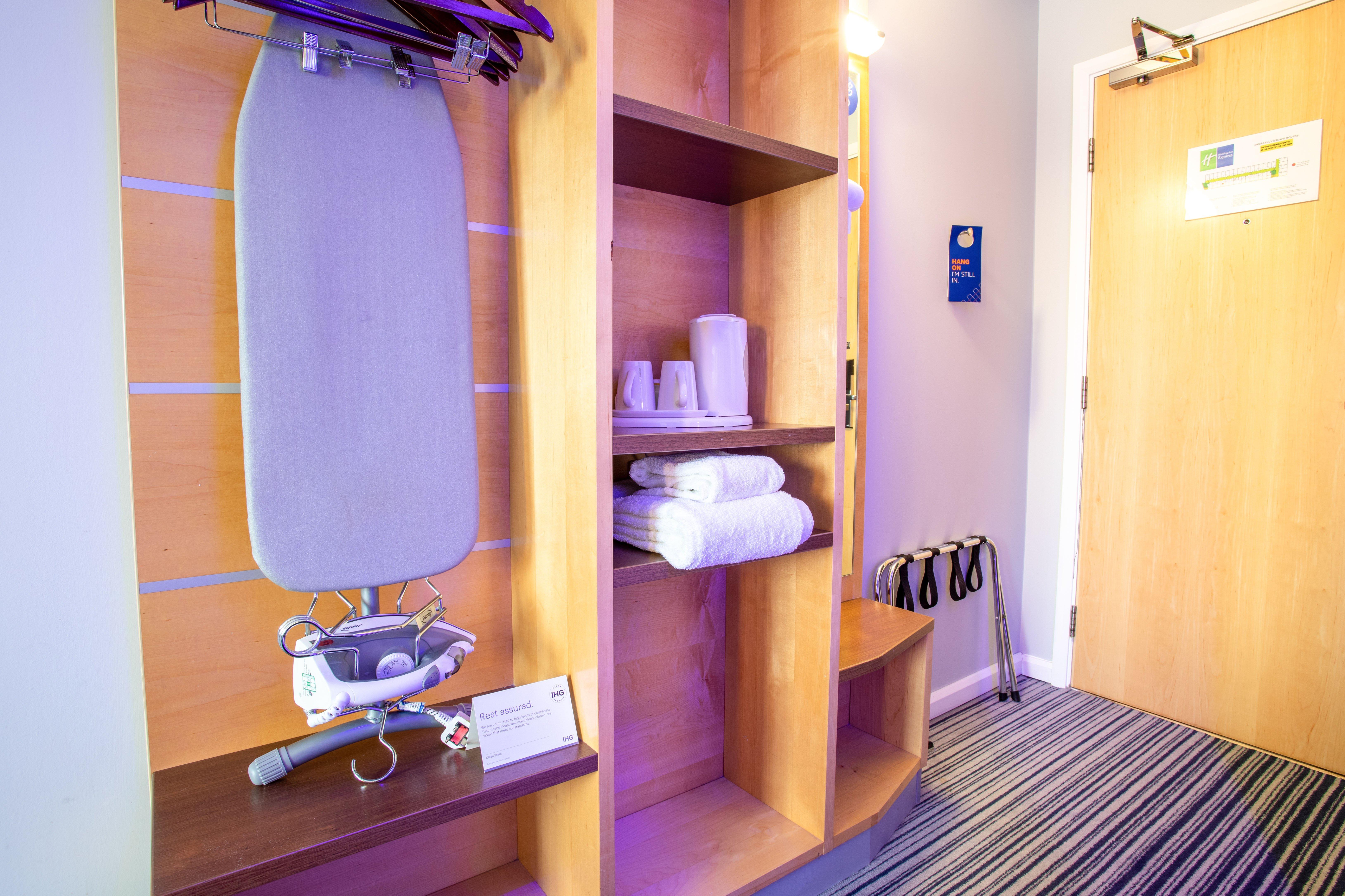 Holiday Inn Express Dunfermline By Ihg Exterior foto