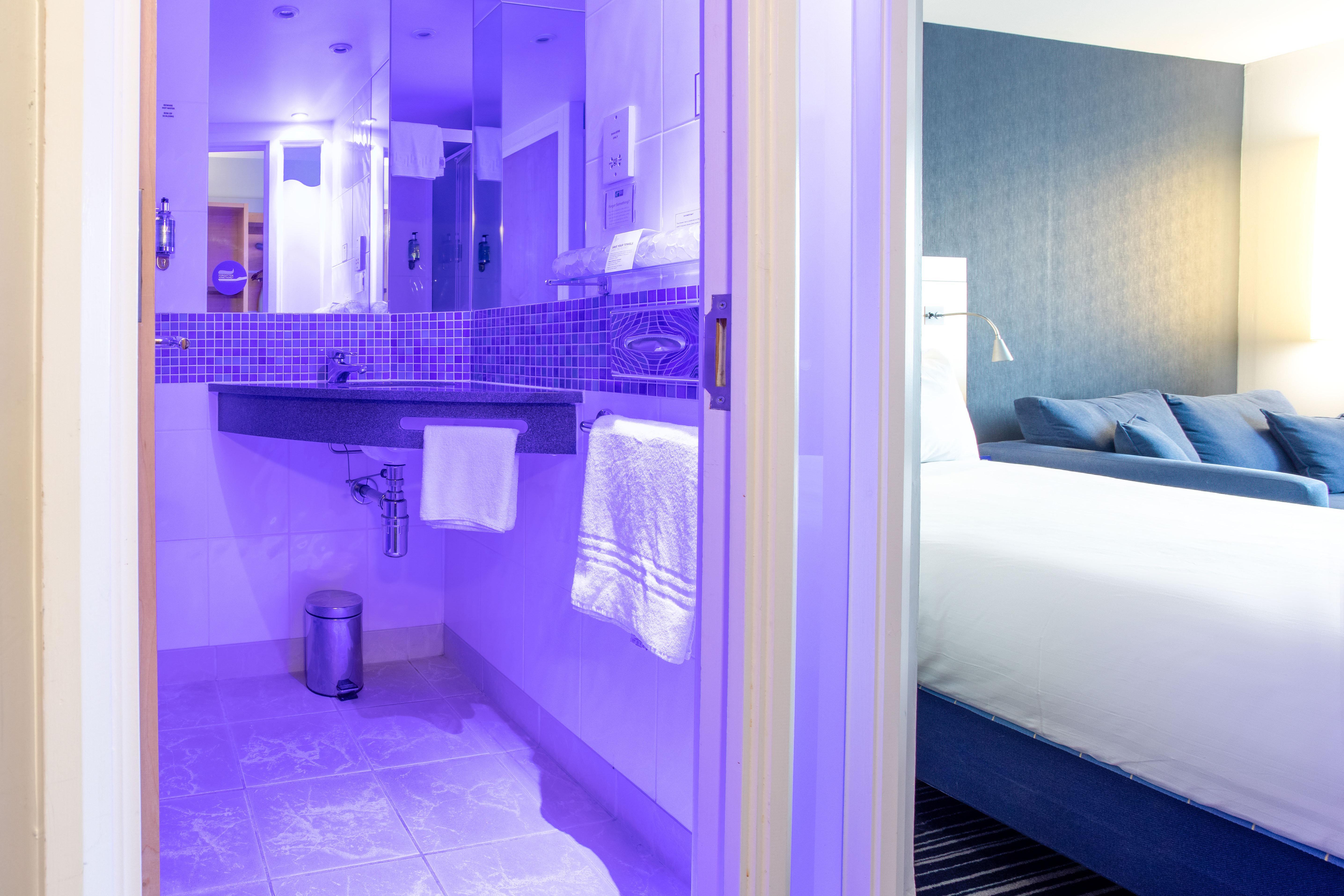 Holiday Inn Express Dunfermline By Ihg Exterior foto