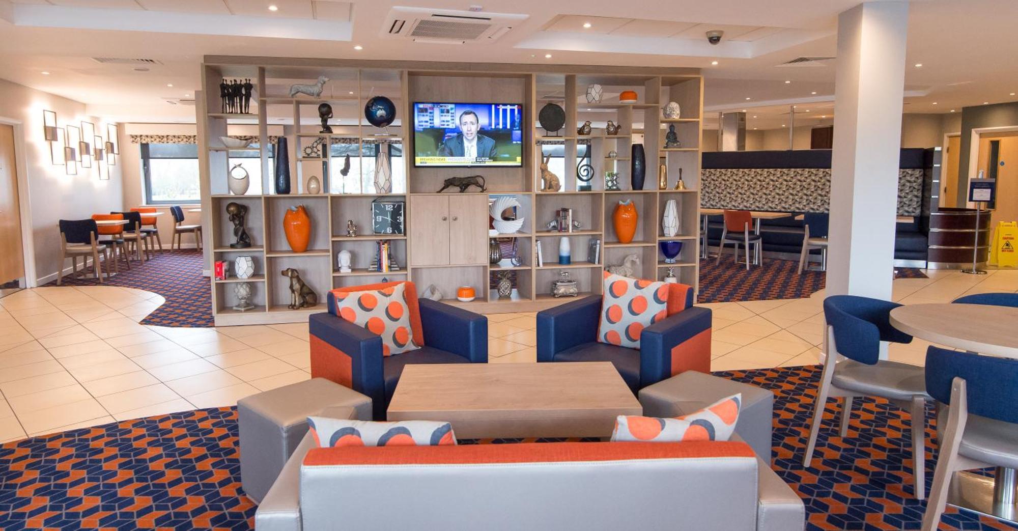 Holiday Inn Express Dunfermline By Ihg Exterior foto