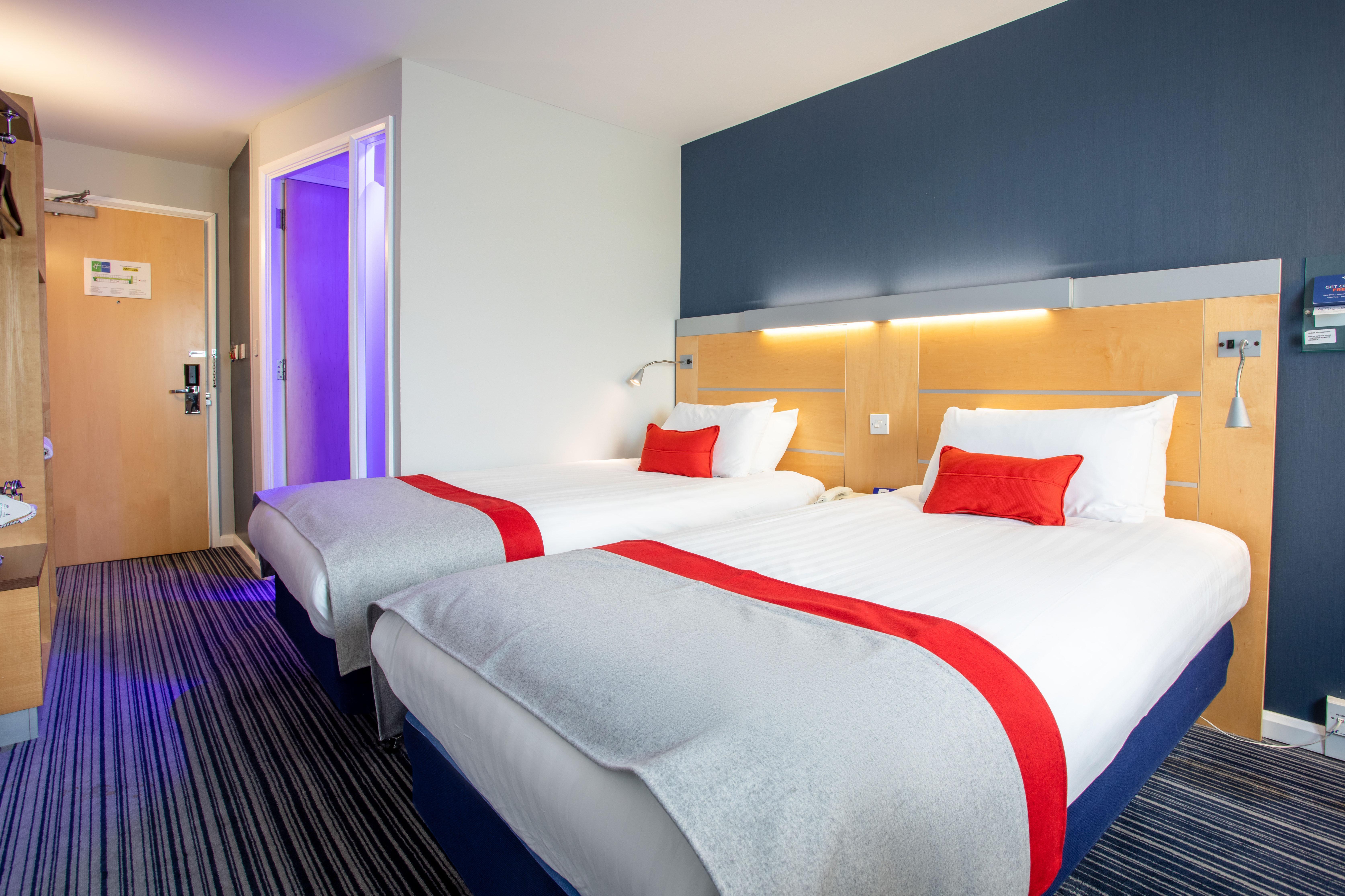 Holiday Inn Express Dunfermline By Ihg Exterior foto