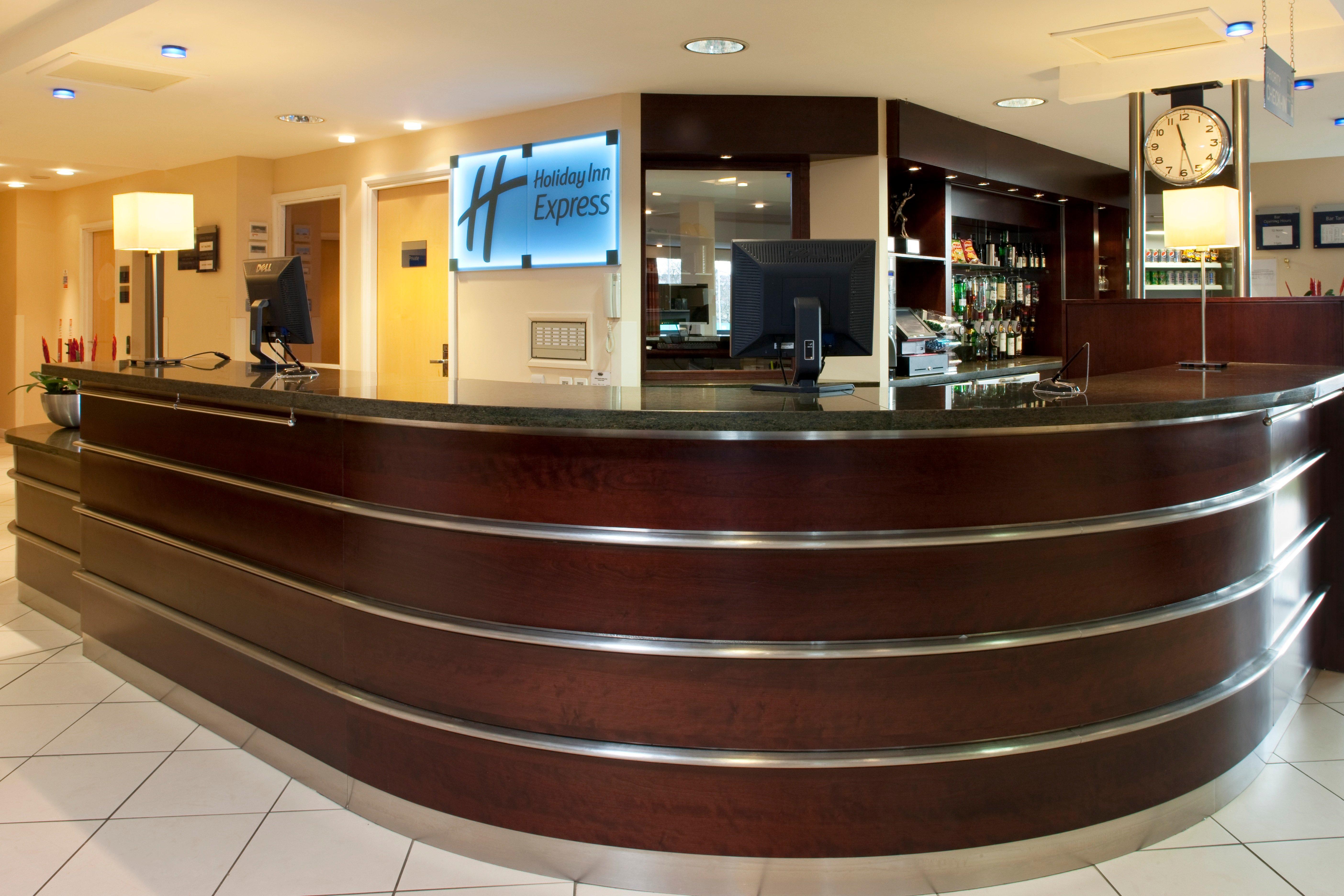 Holiday Inn Express Dunfermline By Ihg Exterior foto