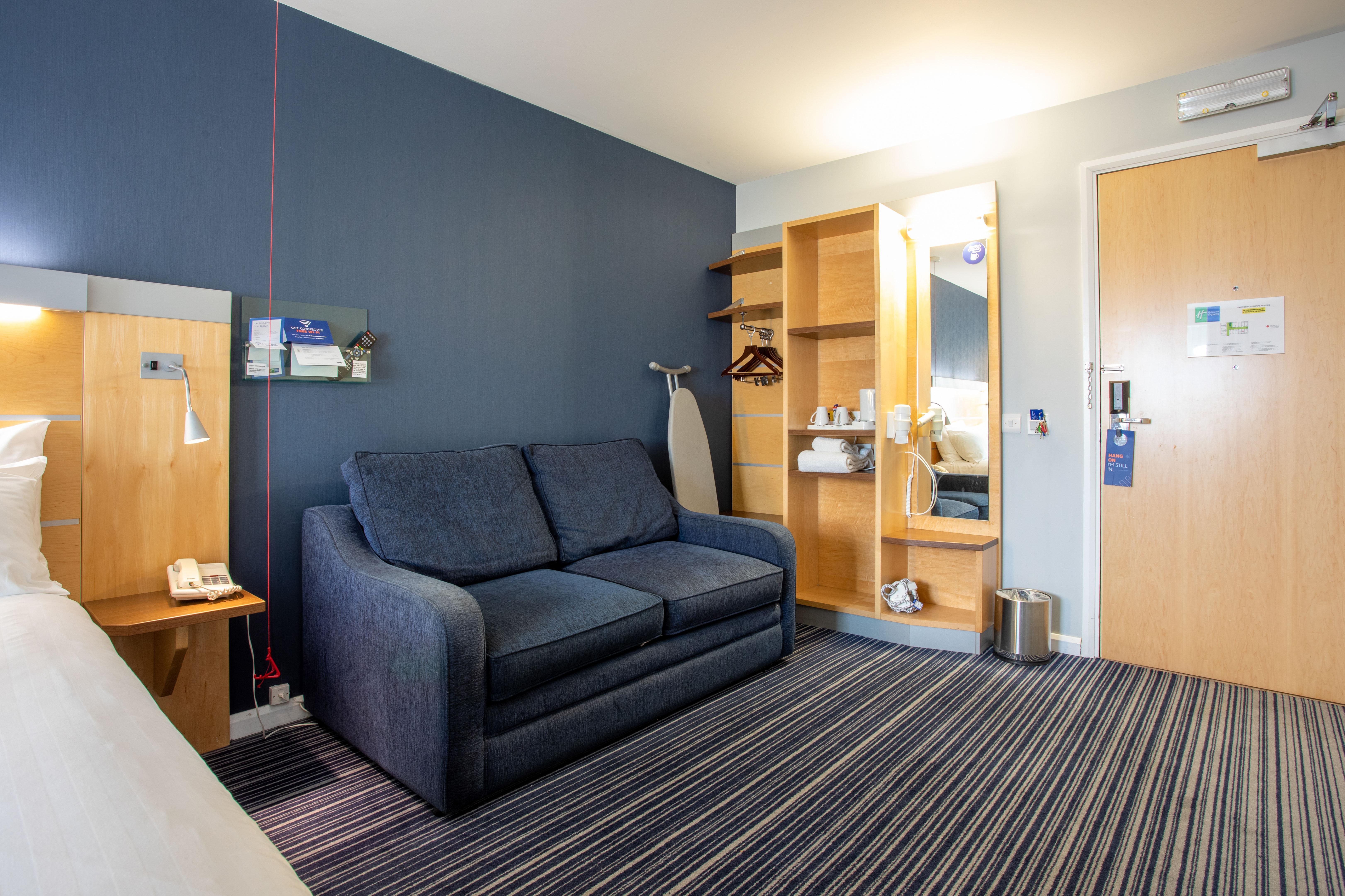 Holiday Inn Express Dunfermline By Ihg Exterior foto