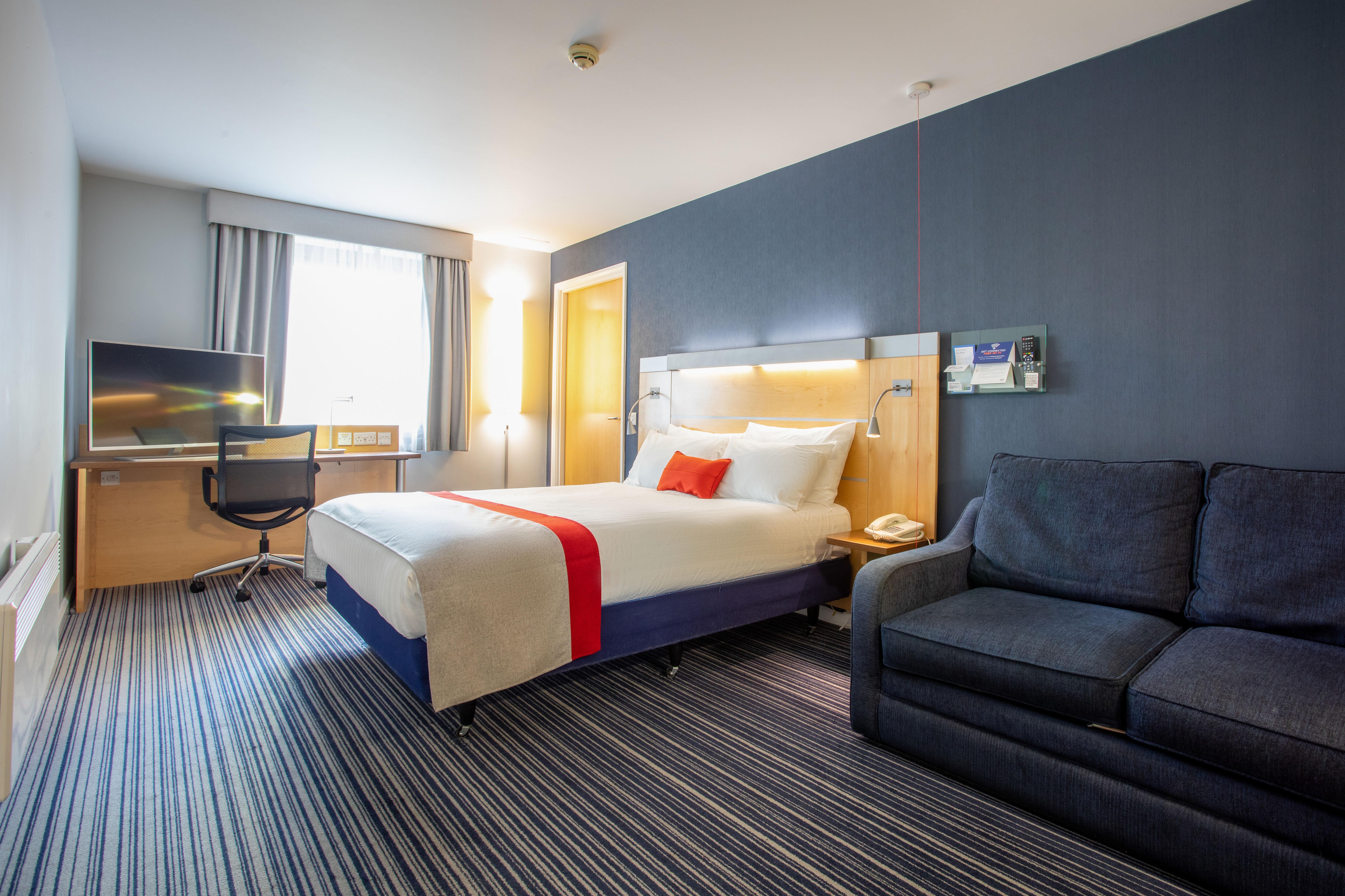 Holiday Inn Express Dunfermline By Ihg Exterior foto