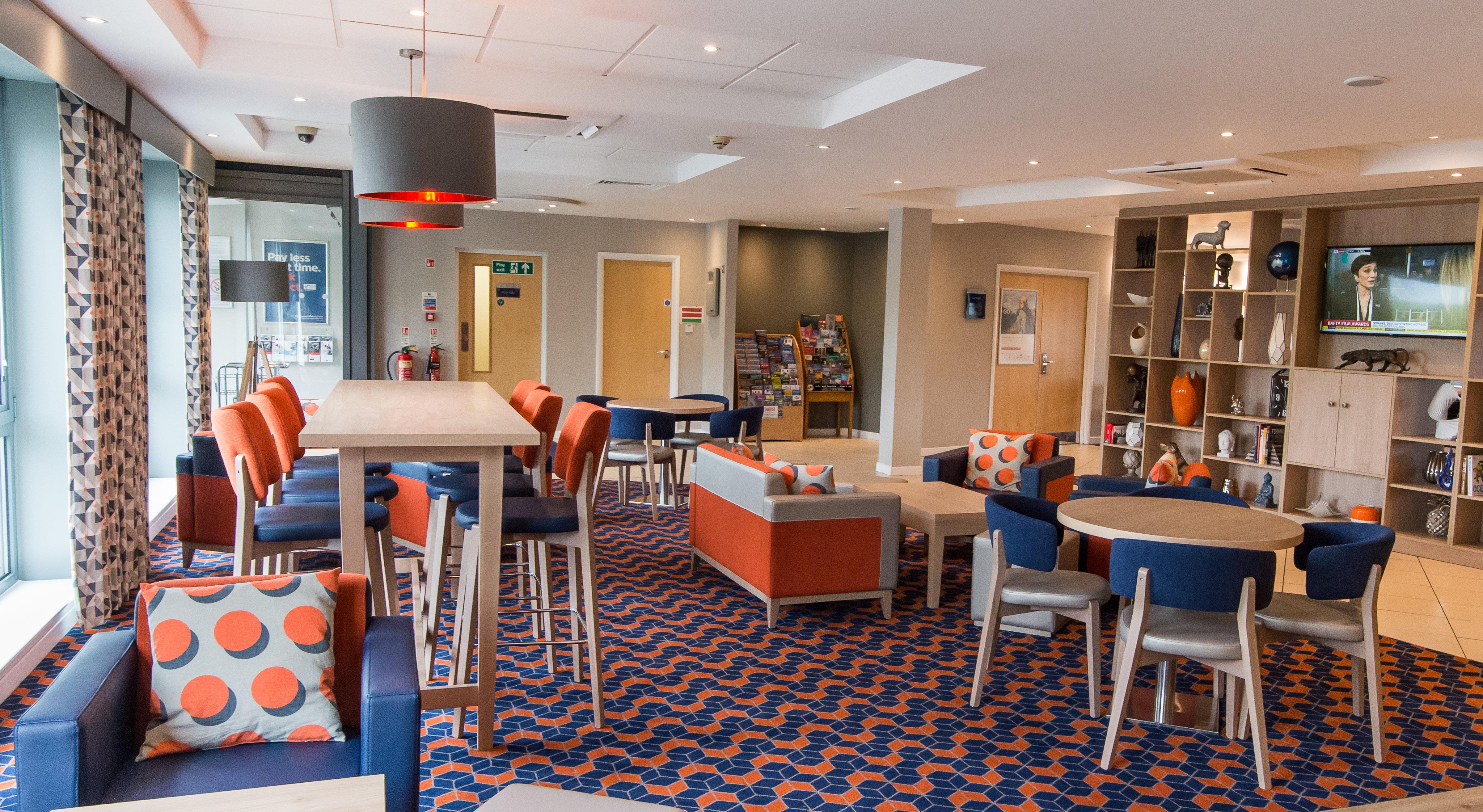 Holiday Inn Express Dunfermline By Ihg Exterior foto